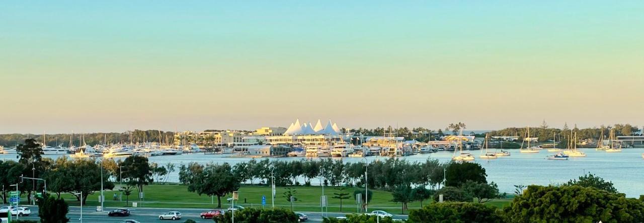 Marina Ocean View At The Shores Gold Coast Dış mekan fotoğraf