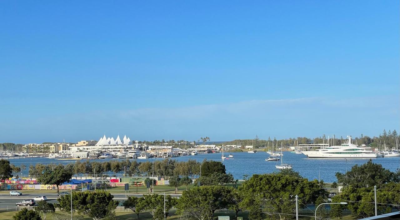 Marina Ocean View At The Shores Gold Coast Dış mekan fotoğraf